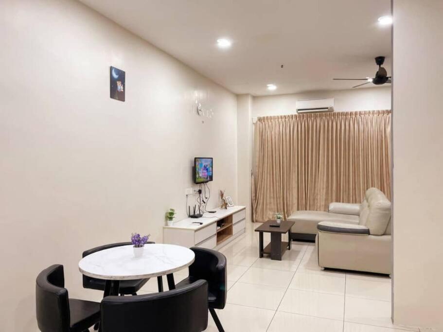 Cozyhouse 4Room 3Bath Room 10Pax'''Simpangampattasek Simpang Ampat  Buitenkant foto