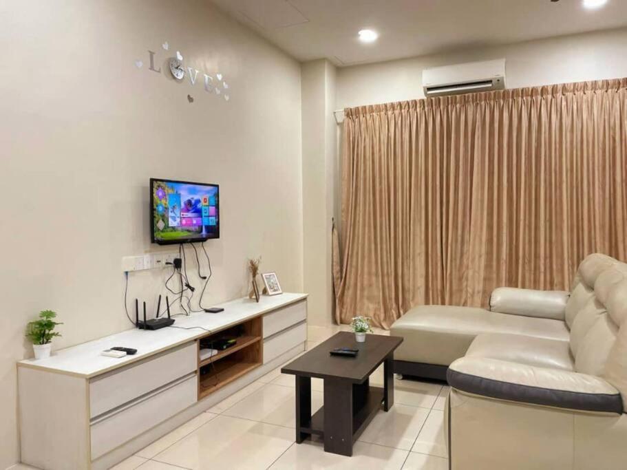 Cozyhouse 4Room 3Bath Room 10Pax'''Simpangampattasek Simpang Ampat  Buitenkant foto