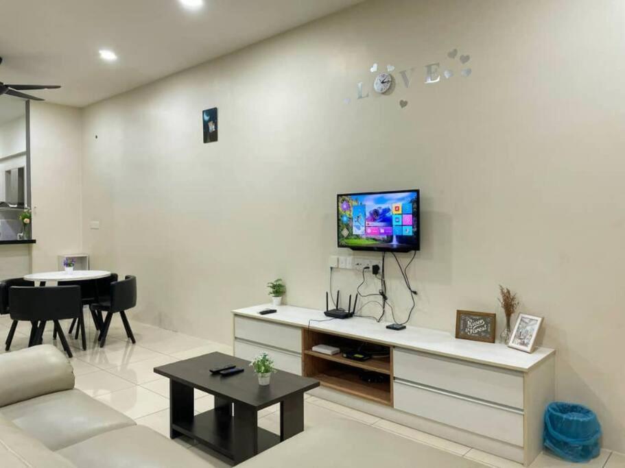 Cozyhouse 4Room 3Bath Room 10Pax'''Simpangampattasek Simpang Ampat  Buitenkant foto